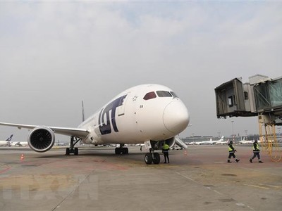 Máy bay 787-9 Dreamliner của Boeing tại sân bay Warsaw, Ba Lan, ngày 29/3. (Ảnh: PAP/ TTXVN).