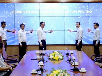 Lãnh đạo tỉnh Phú Thọ và Lãnh đạo Kl994 game bài casino hấp dẫn VNPT nhấn nút khai trương Trung tâm điều hành thông minh tỉnh Phú Thọ.