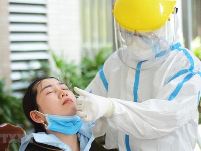 Đà Nẵng xét nghiệm tất cả học sinh thi tốt nghiệp Trung học phổ thông. (Ảnh: Văn Dũng/ TTXVN).