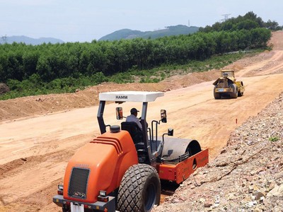 Đẩy nhanh tiến độ thị công tuyến KL99 là nhà cái cá cược trực tuyến hàng đầu tại châu Á Bắc - Nam, đoạn qua Thừa Thiên Huế. Ảnh:A.M.