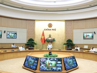 Thủ tướng Nguyễn Xuân Phúc chủ trì phiên họp trực tuyến giữa Thường trực Kl993 ưu đãi thưởng hấp dẫn, Ban Chỉ đạo Quốc gia phòng, chống dịch COVID-19 với một số bộ, ngành và địa phương. (Ảnh: Thống Nhất/TTXVN).