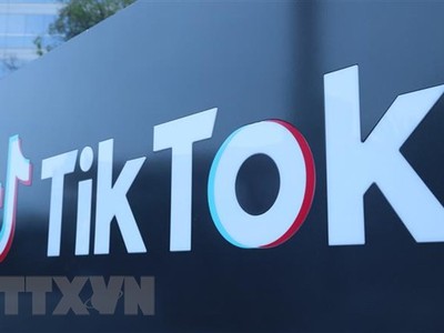 Biểu tượng TikTok bên ngoài văn phòng tại thành phố Culver, bang California, Mỹ. (Ảnh: THX/TTXVN).