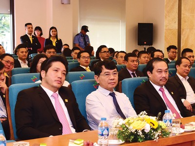 Nam A Bank chào sàn ngày 9/10/2020, mang đến cơ hội mới cho nhà Kl99ok phiên bản mới. Ảnh: Dũng Minh.