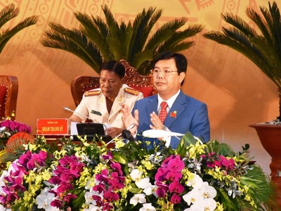 Đồng chí Nguyễn Tiến Hải phát biểu tại Đại hội. Ảnh: Báo Cà Mau.