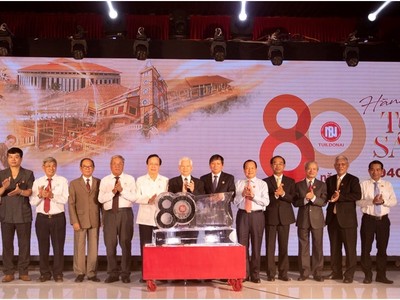 Nguyên Chủ tịch nước Nguyễn Minh Triết tham dự lễ Kỷ niệm 80 năm Gạch Ngói Đồng Nai.