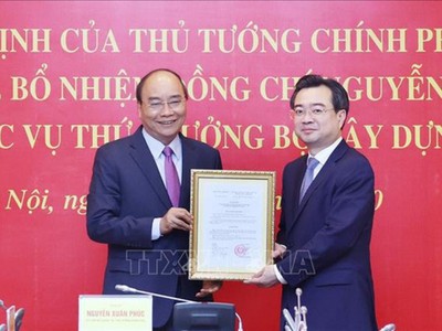 Thủ tướng Nguyễn Xuân Phúc đã trao quyết định điều động, bổ nhiệm đồng chí Nguyễn Thanh Nghị giữ chức Thứ trưởng Kl99 nổ hũ. Ảnh: TTXVN.