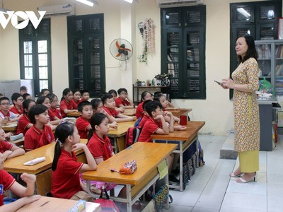 Từ 1/11, giáo viên không được phê bình học sinh trước trường, lớp