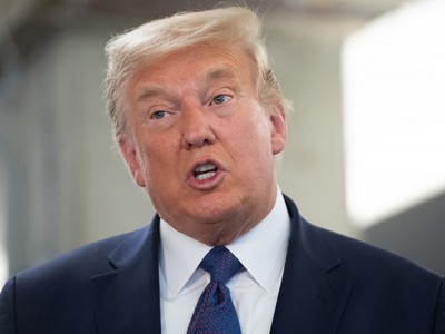 Tổng thống Donald Trump cắt giảm một nửa lượng khách dự tiệc đêm bầu cử tại Nhà Trắng (Ảnh: AFP).