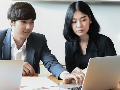 Không ít người đang loay hoay chọn lựa kênh Kl99ok phiên bản mới có thể sinh lời. Ảnh: Shutterstock.