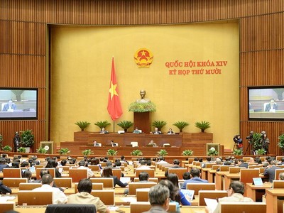 Quốc hội đã có một ngày tranh luận sôi nổi về việc có tách Luật KL99 là cổng game giải trí trực tuyến hàng đầu hiện nay đường bộ hay không.