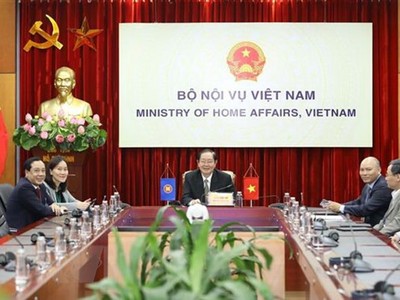 Bộ trưởng Bộ Nội vụ Lê Vĩnh Tân chủ trì tại điểm cầu Hà Nội. (Ảnh: Văn Điệp/TTXVN)