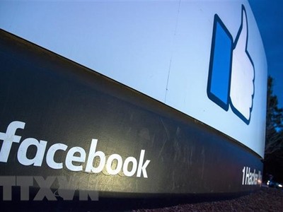 Biểu tượng Facebook tại trụ sở ở Menlo Park, California, Mỹ. (Ảnh: AFP/TTXVN).