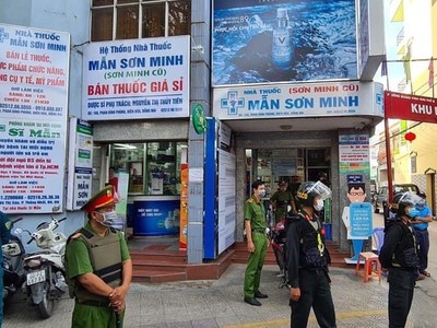 Hàng trăm Công an bất ngờ kiểm tra 3 nhà thuốc tây lớn nhất TP Biên Hòa.