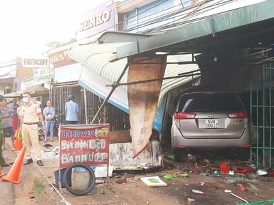 Hiện trường vụ tai nạn. (Ảnh: TTXVN phát).