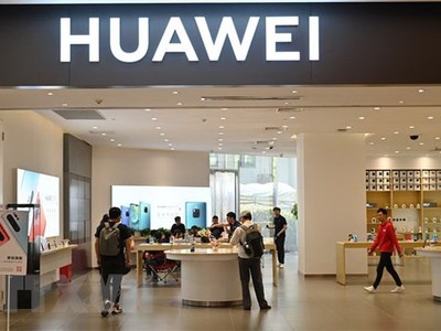 Một cửa hàng của Huawei tại trung tâm thương mại ở Thượng Hải, Trung Quốc. (Ảnh: AFP/TTXVN).