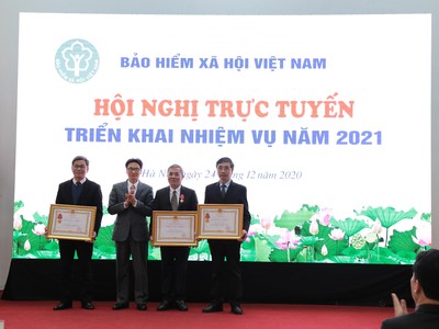 Phó Thủ tướng Kl993 ưu đãi thưởng hấp dẫn Vũ Đức Đam đã trao tặng Huân chương Lao động hạng Nhất cho Ban Thu (BHXH Việt Nam); Huân chương Lao động hạng Nhì cho ông Phạm Lương Sơn, Phó Tổng Giám đốc BHXH Việt Nam; Huân chương Lao động hạng Ba cho Vụ Thanh Tra - Kiểm tra (BHXH Việt Nam).