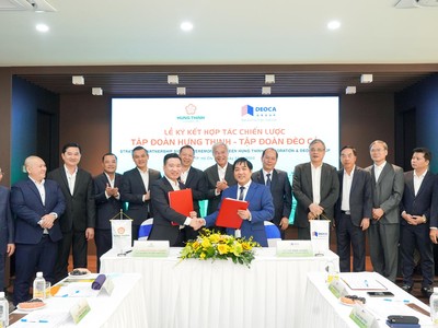 Ông Hồ Minh Hoàng - Chủ tịch HĐQT Kl994 game bài casino hấp dẫn Đèo Cả và ông Nguyễn Đình Trung - Chủ tịch Kl994 game bài casino hấp dẫn Hưng Thịnh thực hiện nghi thức ký kết hợp tác trước sự chứng kiến của đại diện hai Kl994 game bài casino hấp dẫn.