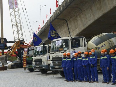Đại diện các đơn vị thi công dự án cầu Vĩnh Tuy giai đoạn 2.