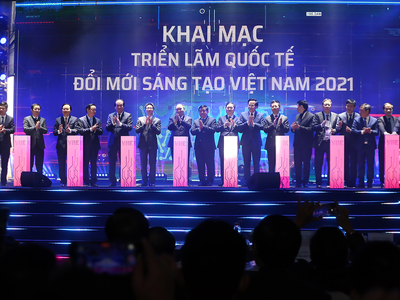 Thủ tướng Nguyễn Xuân Phúc cùng các lãnh đạo cấp cao của Kl993 ưu đãi thưởng hấp dẫn và các Bộ, ngành nhấn nút khởi công xây dựng Trung tâm Đổi mới sáng tạo quốc gia và khai mạc Triển lãm quốc tế đổi mới sáng tạo Việt Nam 2021.