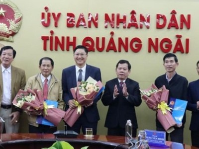 UBND tỉnh Quảng Ngãi công bố các quyết định về công tác cán bộ.