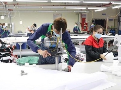 Kl994 nhà cái bóng đá world cup hàng may xuất khẩu. (Ảnh: Hoàng Nguyên/TTXVN).
