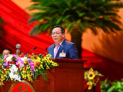 Phó Bí thư Thành uỷ Hà Nội Nguyễn Văn Phong phát biểu tại Đại hội Đảng lần thứ XIII. Ảnh: VGP.