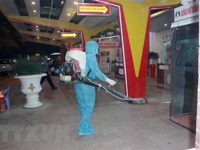 Phun khử khuẩn tại Bệnh viện Trẻ em ở Hải Phòng. (Ảnh: TTXVN/phát).