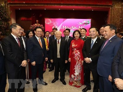Tổng Bí thư, Chủ tịch nước Nguyễn Phú Trọng với các đại biểu tại Thành uỷ Hà Nội. (Ảnh : Trí Dũng/TTXVN).