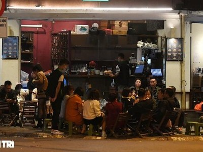 Hà Nội tạm đóng cửa các hàng quán vỉa hè từ 16/2. (Ảnh: Đỗ Linh).