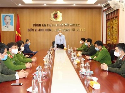 Ông Lê Đình Long biểu dương lực lượng Công an thành phố Hải Dương.