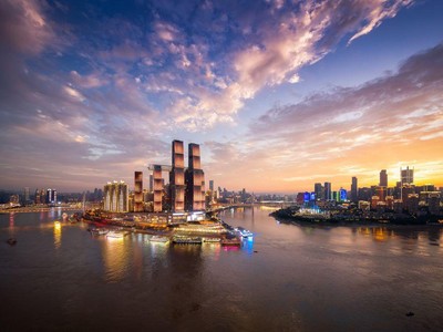 Raffles City Chongqing là dự án lớn nhất của CapitaLand ở Trung Quốc và sở hữu khoản Kl99ok phiên bản mới lẻ cao nhất của bất kỳ công ty Singapore nào tại quốc gia này. Dự án đã đạt được chứng nhận LEED Gold khi ứng dụng thành công nhiều giải pháp xây dựng bền vững.