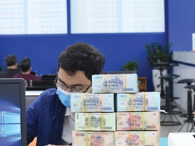 Thị trường 99Kl99 link đăng nhập đón thêm một lượng lớn dòng tiền, giúp VN-Index phá kỷ lục năm 2018, thiết lập đỉnh mới trên 1.224 điểm. Ảnh: Dũng Minh.