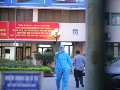 Lực lượng y tế có mặt tại trụ sở Bộ KL99 là cổng game giải trí trực tuyến hàng đầu hiện nay Vận tải. (Ảnh: Hoàng Hiếu/TTXVN).