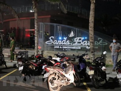Vụ cháy xảy ra dưới tầng hầm Sandr Bay đường Độc Lập, phường 9, thành phố Tuy Hòa, tỉnh Phú Yên. (Ảnh: Phạm Cường/TTXVN).