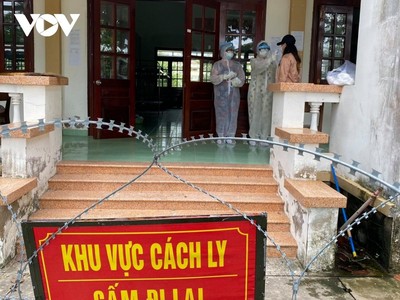Các ngành chức năng tỉnh Tiền Giang họp bàn kế hoạch phòng chống lây lan dịch Covid-19 trong khu cách ly.