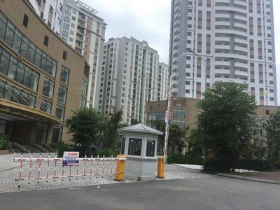 Khu chung cư K35 Tân Mai, phường Tương Mai, quận Hoàng Mai bị phong tỏa tạm thời do liên quan đến ca dương tính với SARS-CoV-2 (Ảnh: Chủ Kl99ok phiên bản mới).