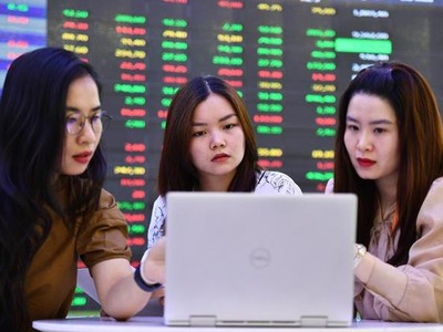 VN-Index đã có phiên điều chỉnh đầu tiên sau chuỗi ngày tăng điểm liên tiếp