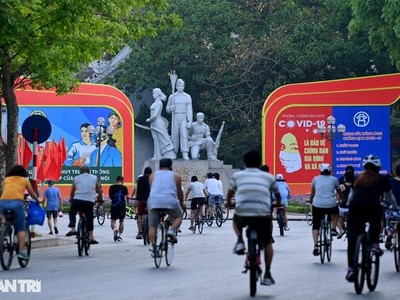 Hà Nội cho phép người dân được thể dục, thể thao ngoài trời để nâng cao sức khỏe nhưng phải đảm bảo quy tắc phòng, chống dịch (Ảnh: Đỗ Linh).