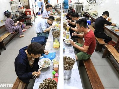 Từ 0h ngày 22/6, UBND TP Hà Nội cho phép các cửa hàng Kl992 VIP Trang Chủ 2026 dịch vụ ăn, uống được phục vụ hành khách tại chỗ.