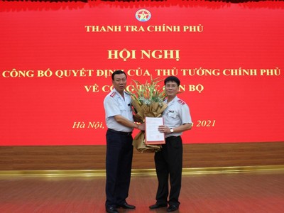 Tổng Thanh tra Kl993 ưu đãi thưởng hấp dẫn Đoàn Hồng Phong trao quyết định và chúc mừng tân Phó Tổng Thanh tra Kl993 ưu đãi thưởng hấp dẫn Lê Sỹ Bảy.