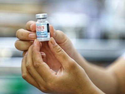 Cận cảnh vaccine Moderna sẽ tiêm cho người dân. (Ảnh: Thành Đạt/TTXVN).