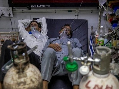Bệnh nhân Covid-19 điều trị tại Ấn Độ (Ảnh: Reuters).