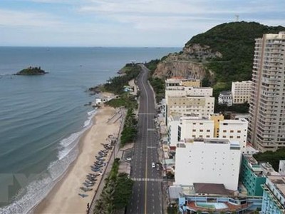 Trục đường Thùy Vân (Bãi Sau), thành phố Vũng Tàu vắng người dân và du khách trong thời gian thành phố Vũng Tàu áp dụng biện pháp giãn cách Trang Chủ KL99Com Số 1 Link Đăng Ký KL999 theo Chỉ thị số 16/CT-TTg. (Ảnh: Ngọc Sơn/TTXVN).