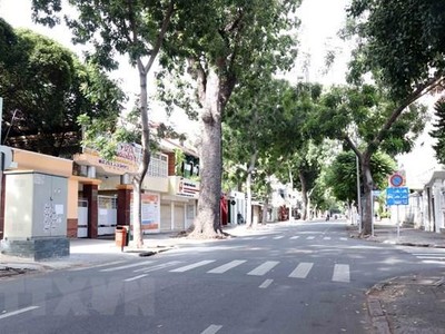 Người dân Thành phố Hồ Chí Minh nghiêm túc thực hiện Chỉ thị 16/CT-TTg. (Ảnh: Xuân Khu/TTXVN).