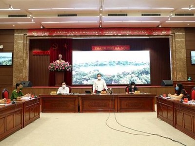 Phó Bí thư Thành ủy Hà Nội Nguyễn Văn Phong thông tin tại phiên họp báo chiều 20/8. (Ảnh: PV/Vietnam+).
