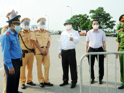 Lãnh đạo Thành phố Hà Nội kiểm tra công tác kiểm soát, phòng chống dịch tại chốt kiểm soát Pháp Vân-Cầu Giẽ.