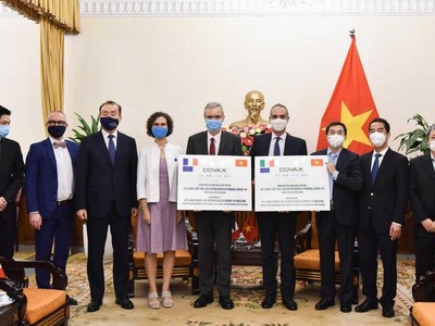 Việt Nam nhận 1,5 triệu liều vaccine Covid-19 do Pháp và Italy trao tặng
