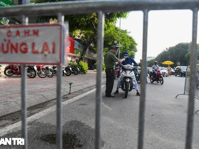 Hà Nội sẽ xem xét việc dừng hay tiếp tục kiểm tra giấy đi đường ở 19 quận, huyện trong chiều 16/9 (Ảnh minh họa).