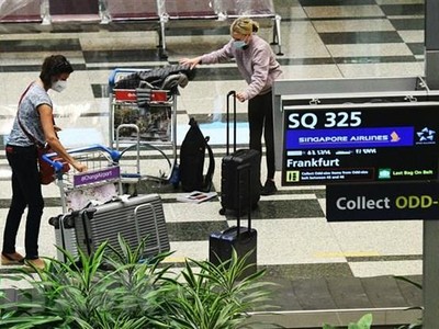 Hành khách tại sân bay quốc tế Changi, Singapore, ngày 8/9/2021. (Ảnh: THX/TTXVN).