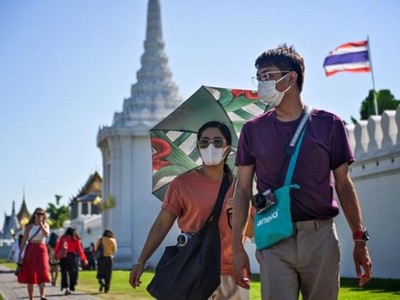 Khách du lịch tham quan Cung điện Hoàng gia ở thủ đô Bangkok, Thái Lan. (Nguồn: AFP).